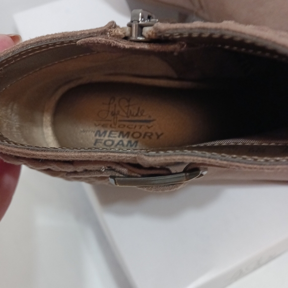 🔥 Life Stride Velocity with Memory Foam Adriana Booties Size 6.5 - Picture 9 of 10